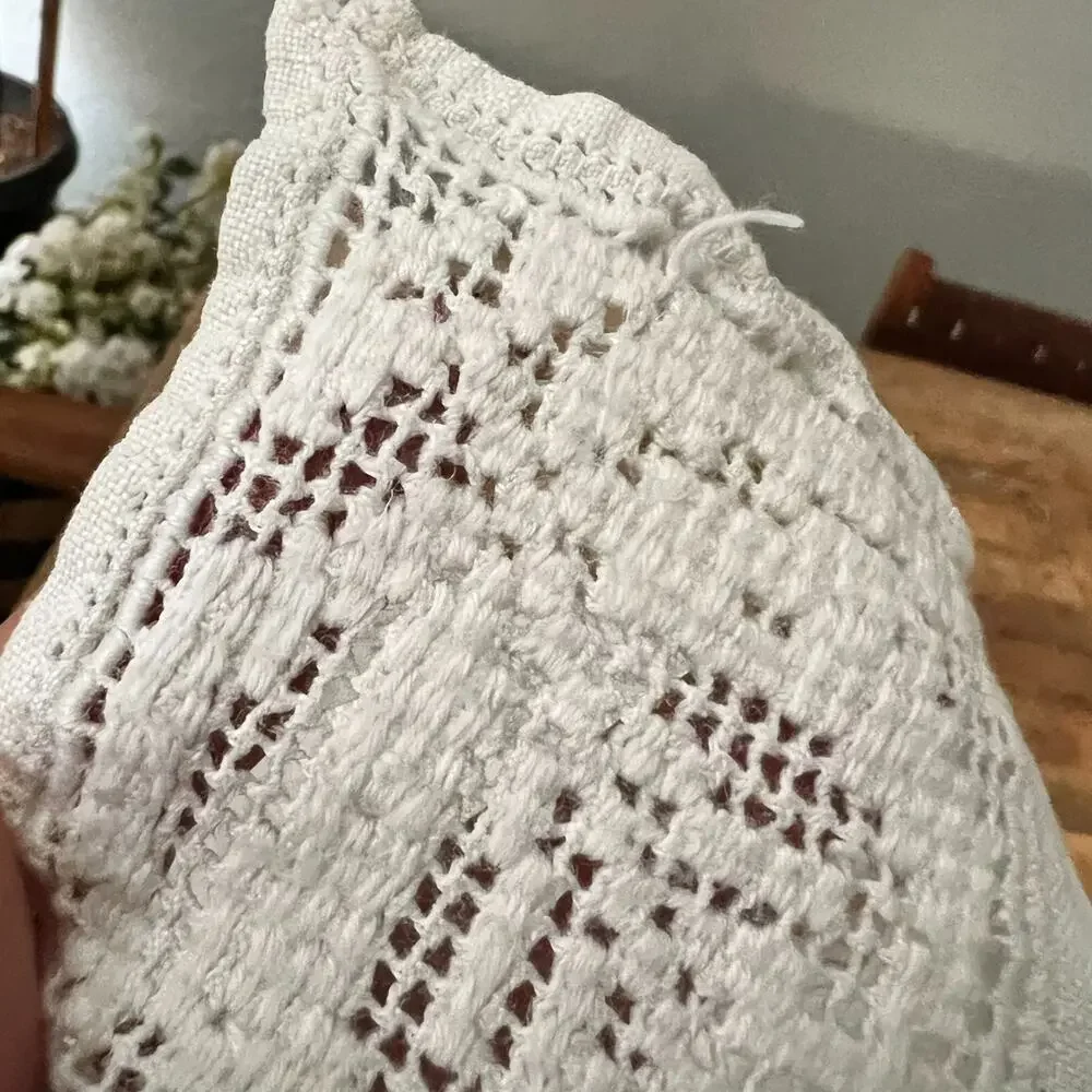 Vintage Napkin Set of 4 10 x 10.5